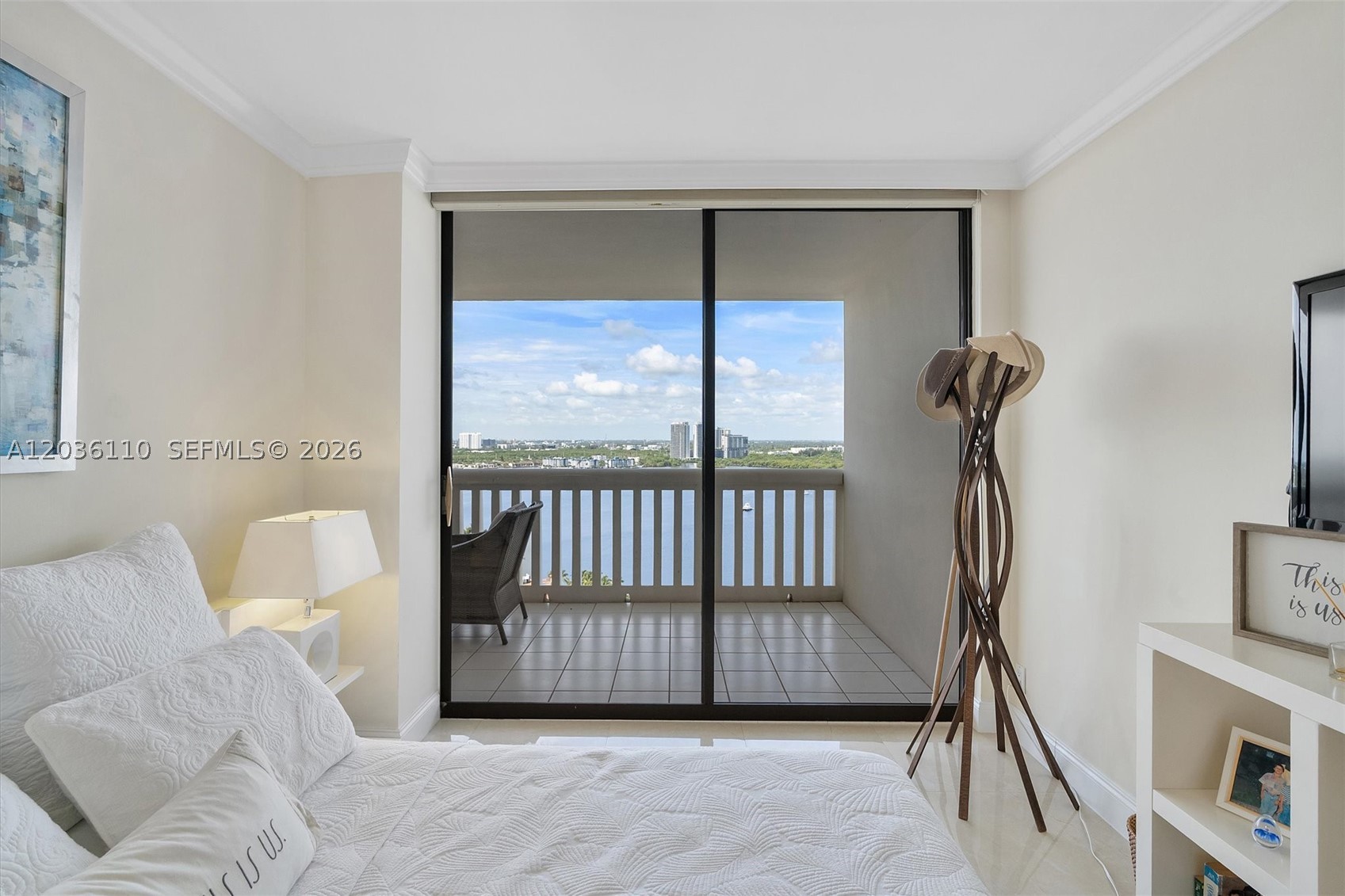 1000 W Island Blvd #2307, Aventura FL 33160