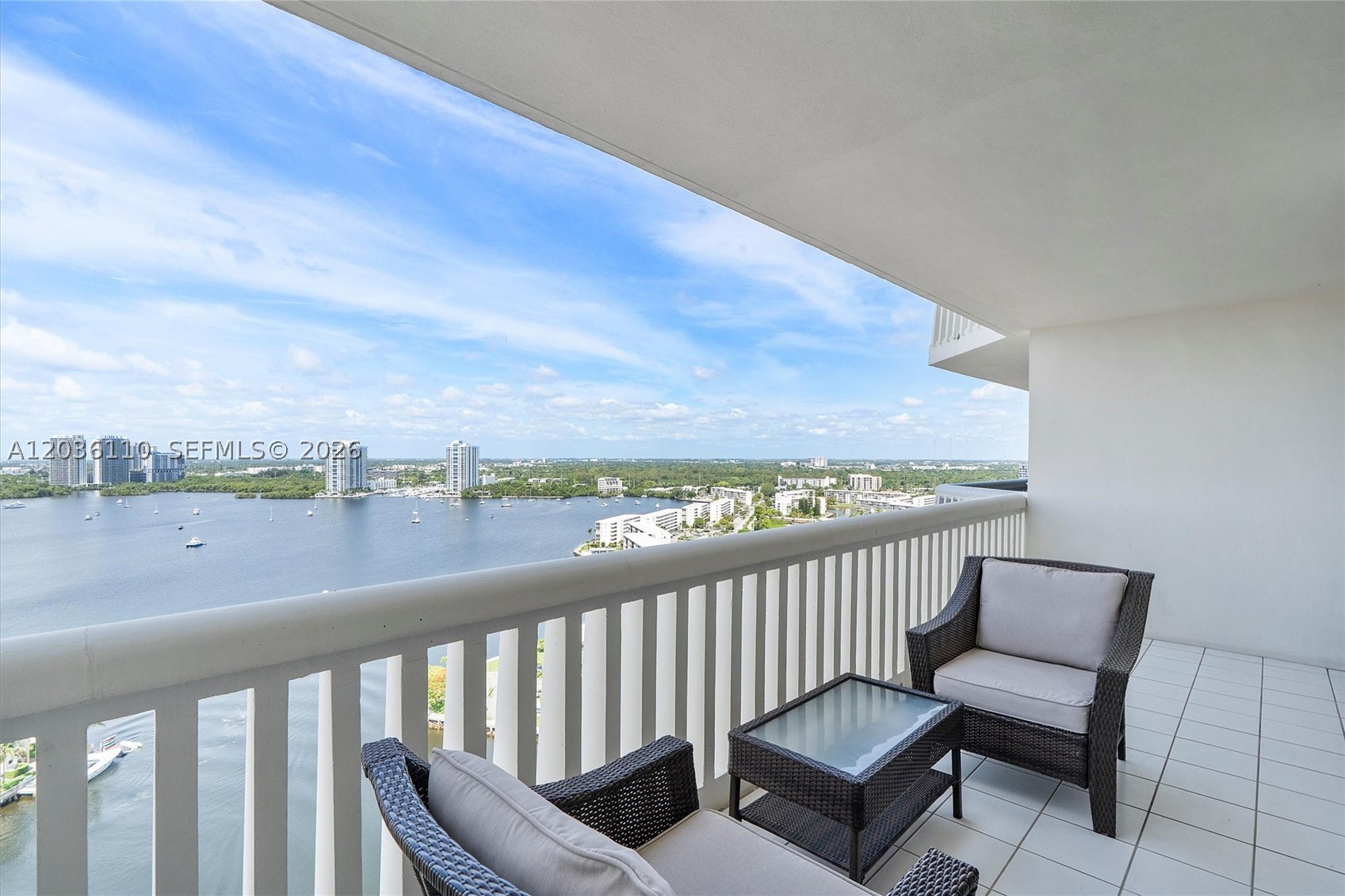 1000 W Island Blvd #2307, Aventura FL 33160