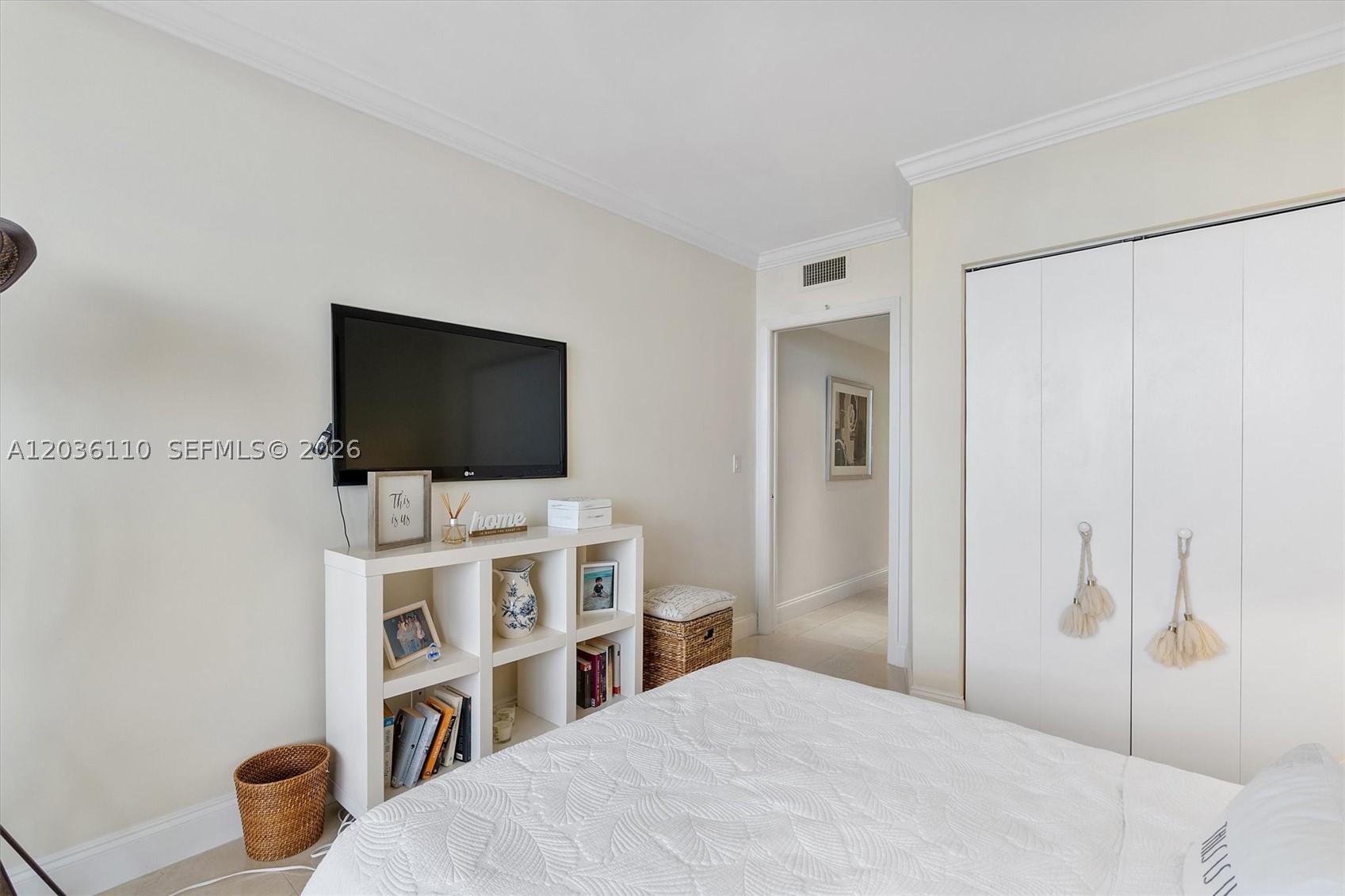 1000 W Island Blvd #2307, Aventura FL 33160