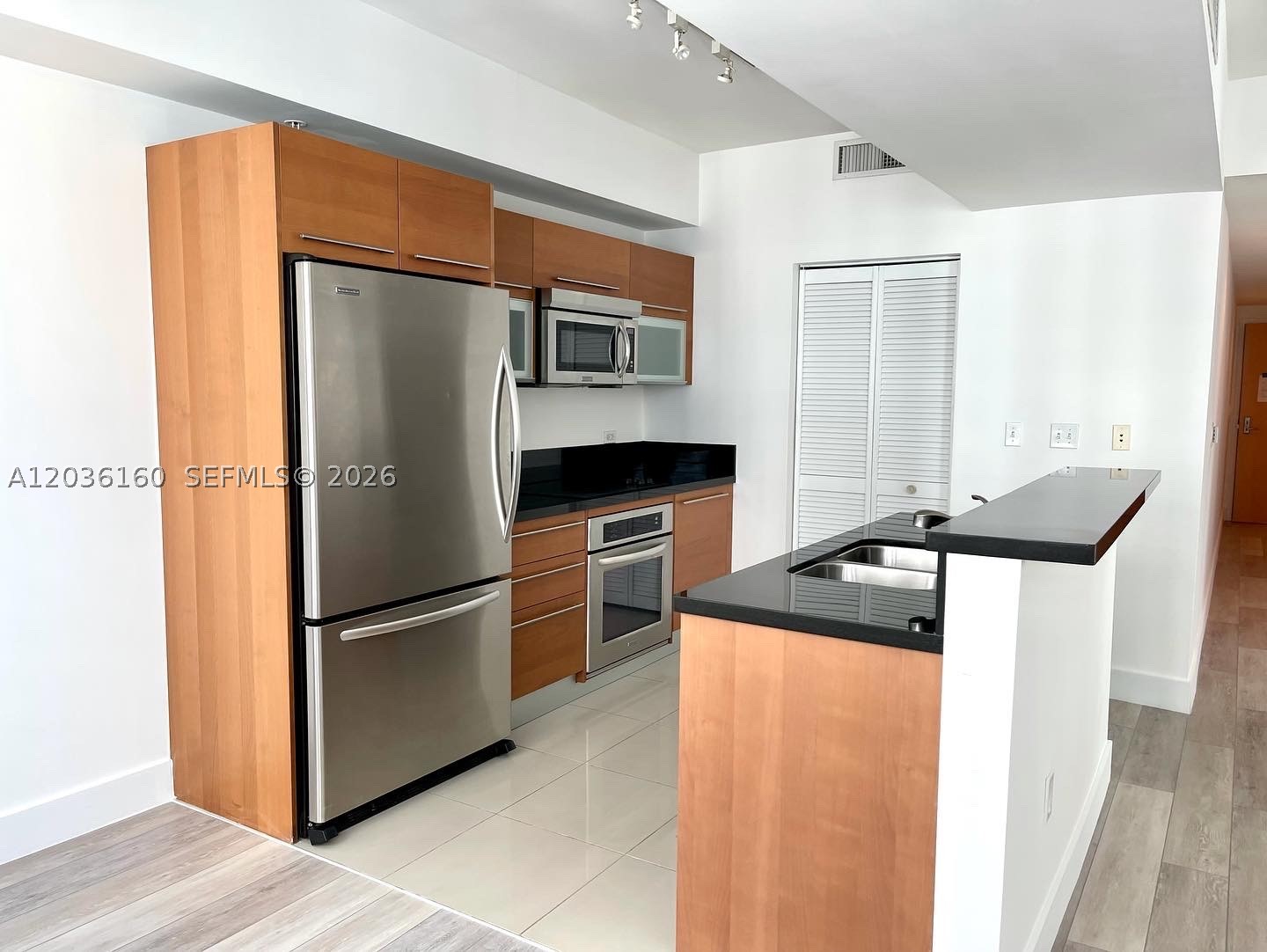 253 NE 2nd St #2108, Miami FL 33132