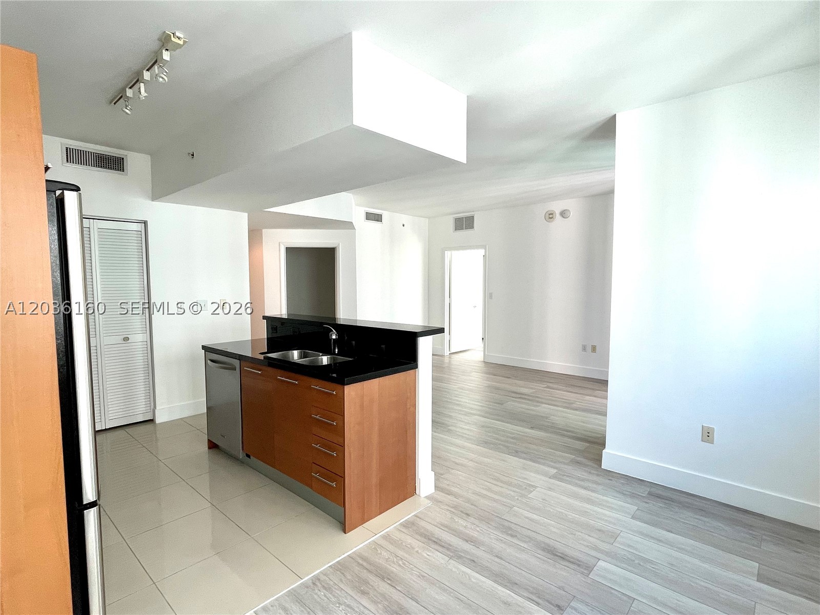 253 NE 2nd St #2108, Miami FL 33132