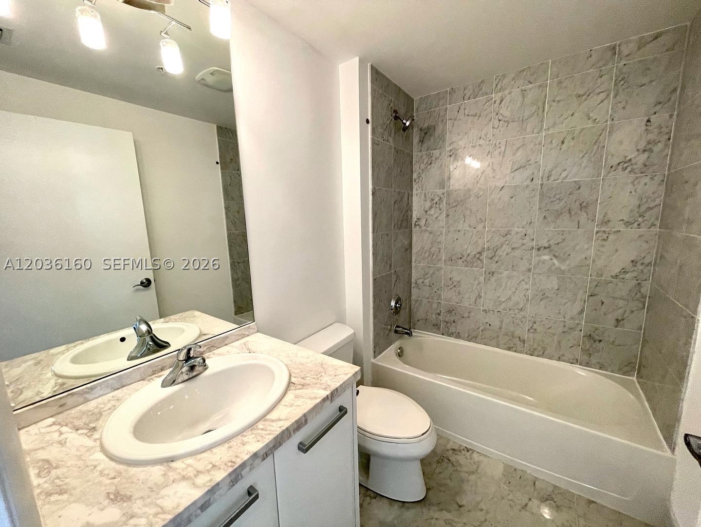 253 NE 2nd St #2108, Miami FL 33132