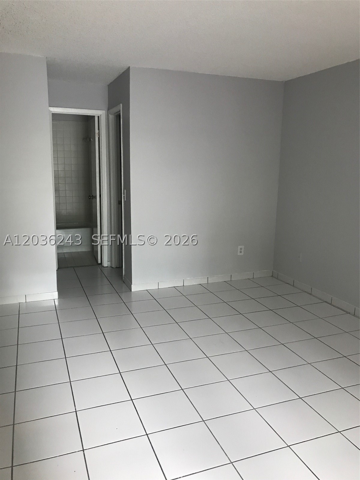 9810 Hammocks Blvd #202, Miami FL 33196