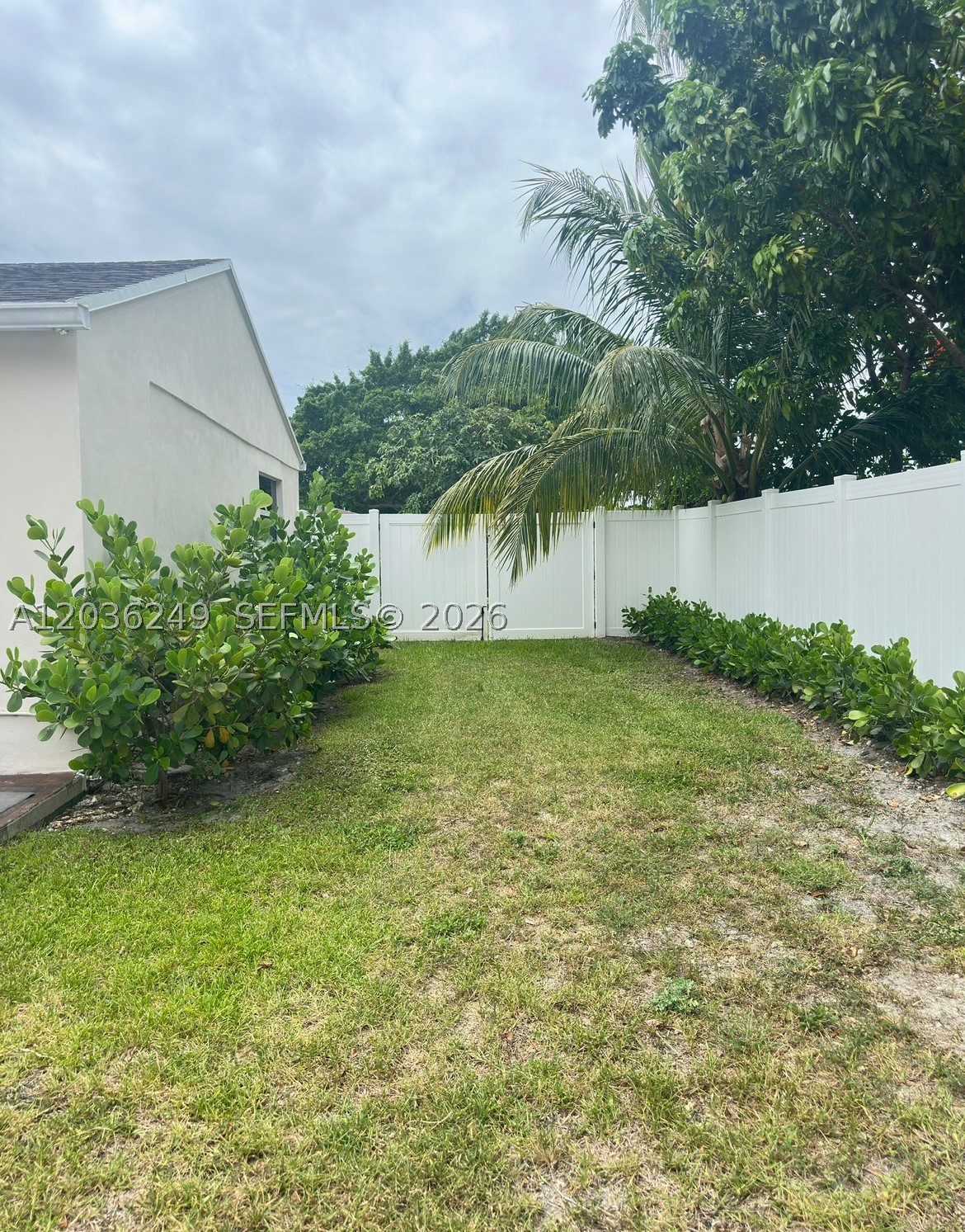 6391 SW 39th St, Miami FL 33155