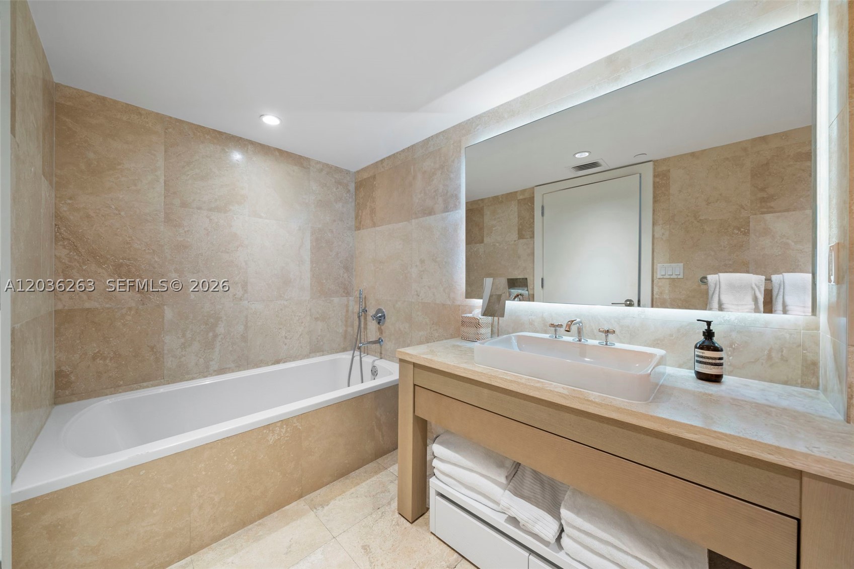 102 24th St #1210, Miami Beach FL 33139
