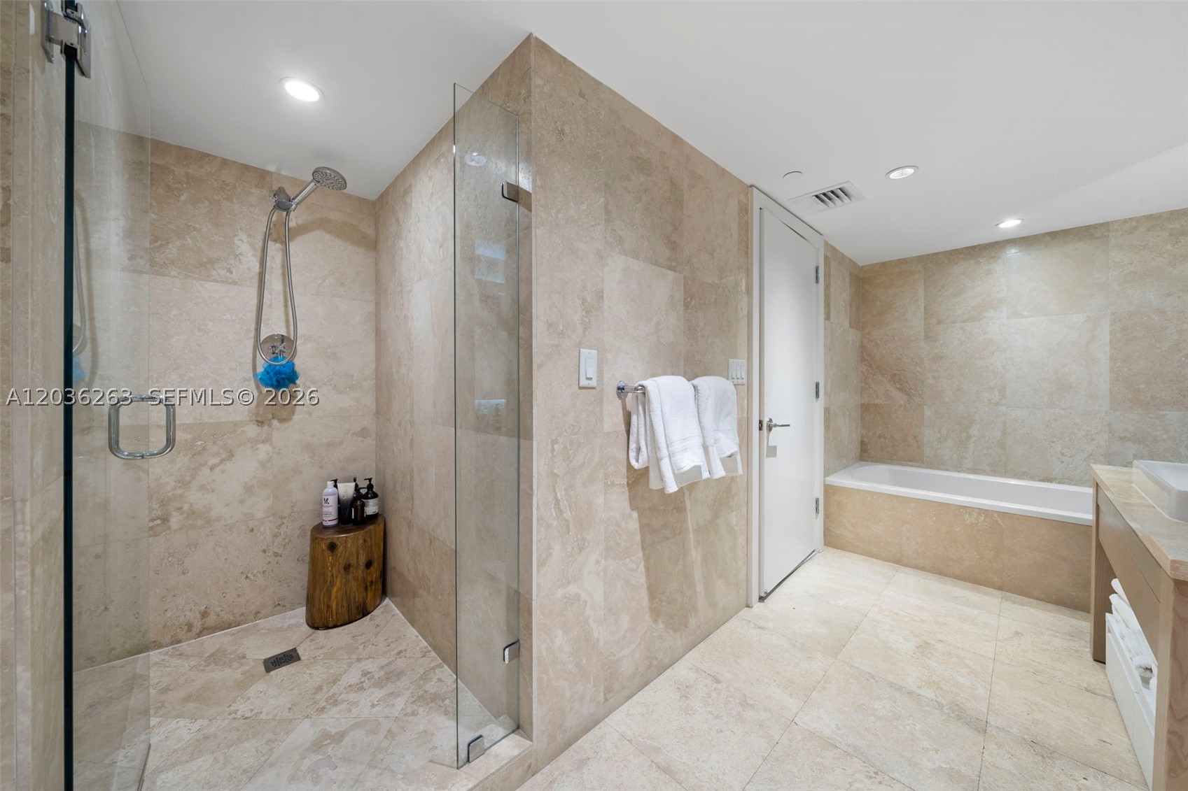 102 24th St #1210, Miami Beach FL 33139