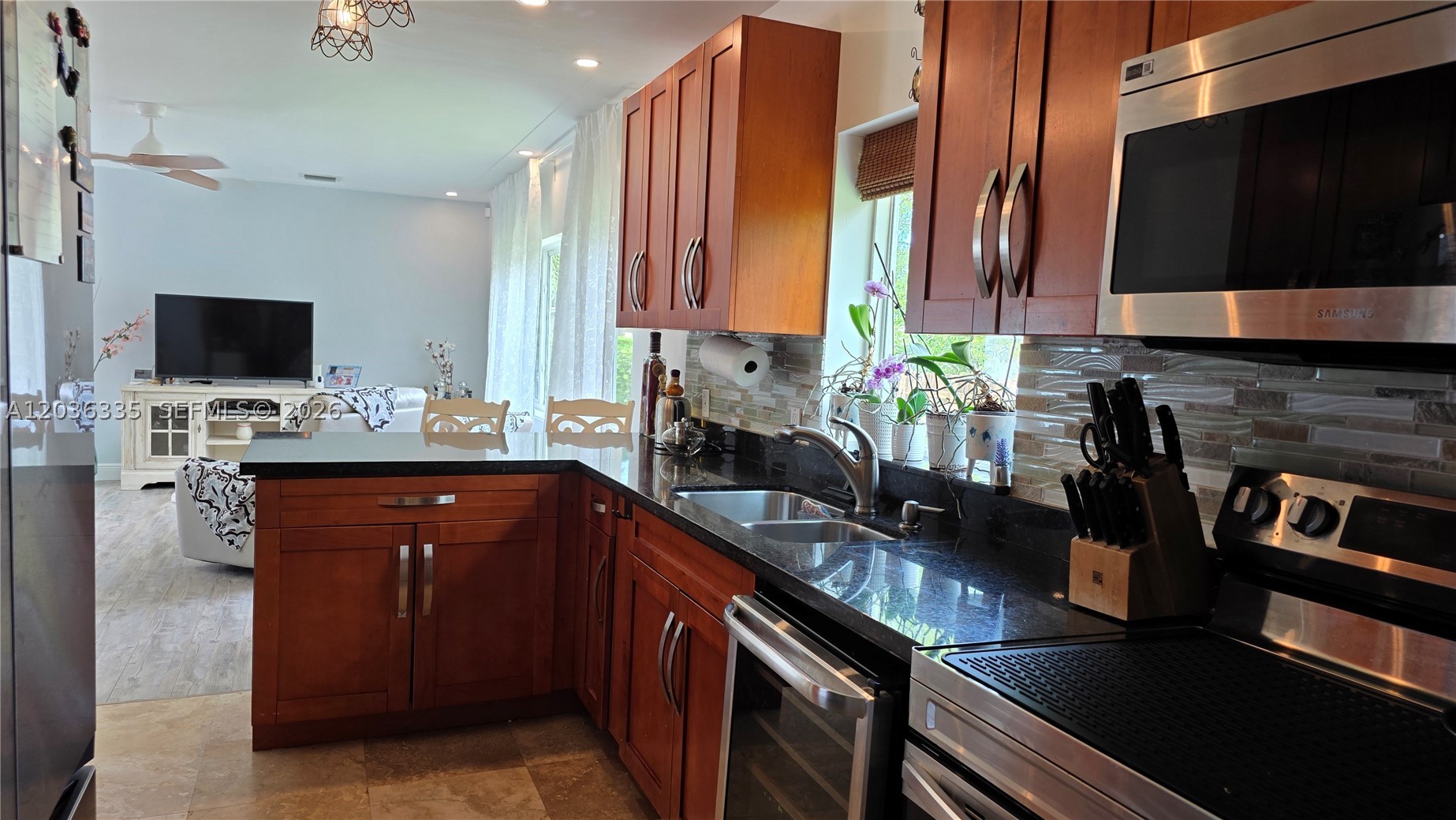 390 NE 127th St, North Miami FL 33161