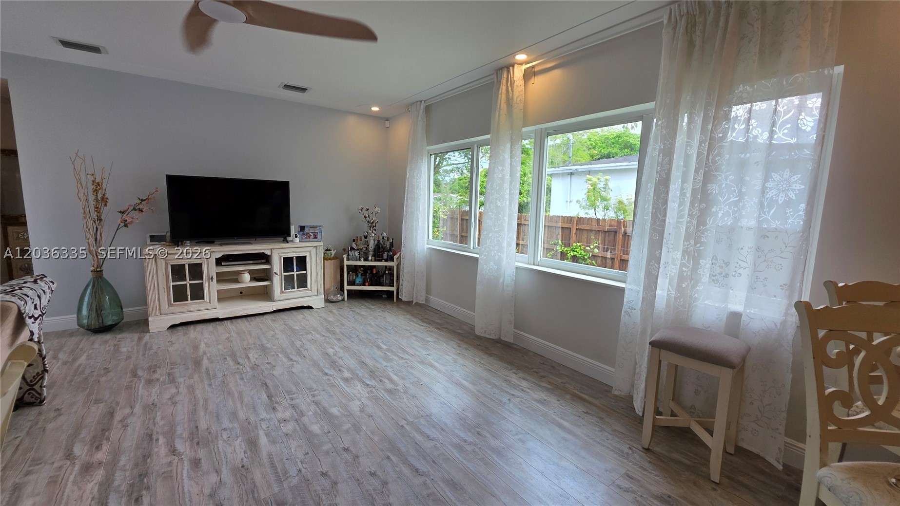 390 NE 127th St, North Miami FL 33161