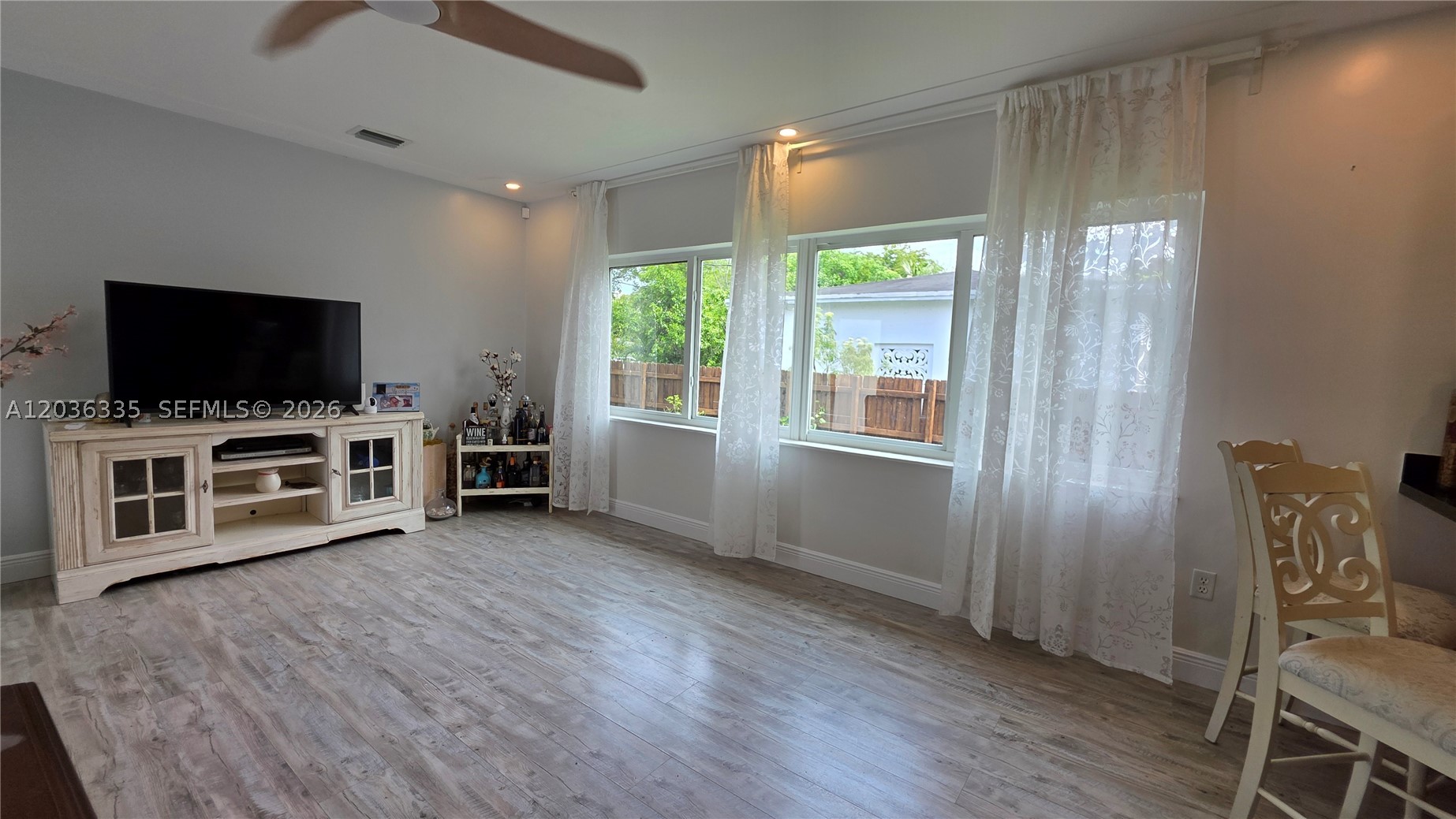 390 NE 127th St, North Miami FL 33161