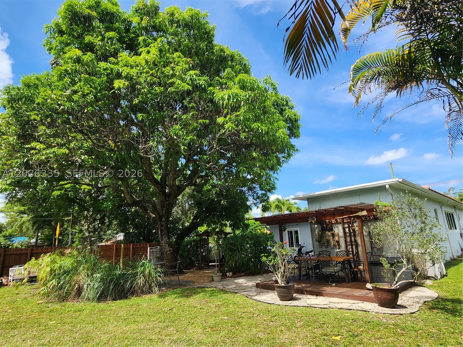 390 NE 127th St, North Miami FL 33161
