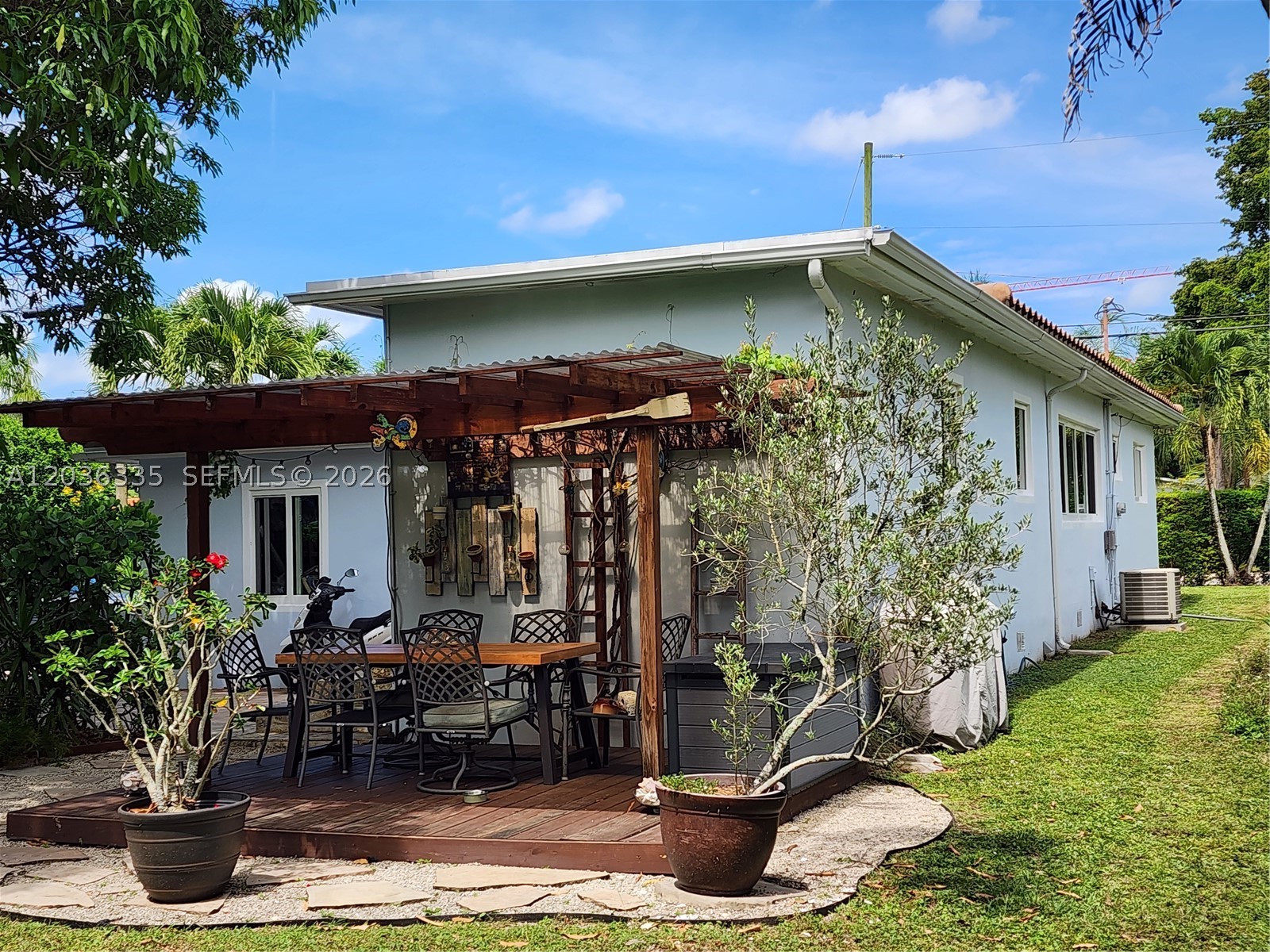 390 NE 127th St, North Miami FL 33161
