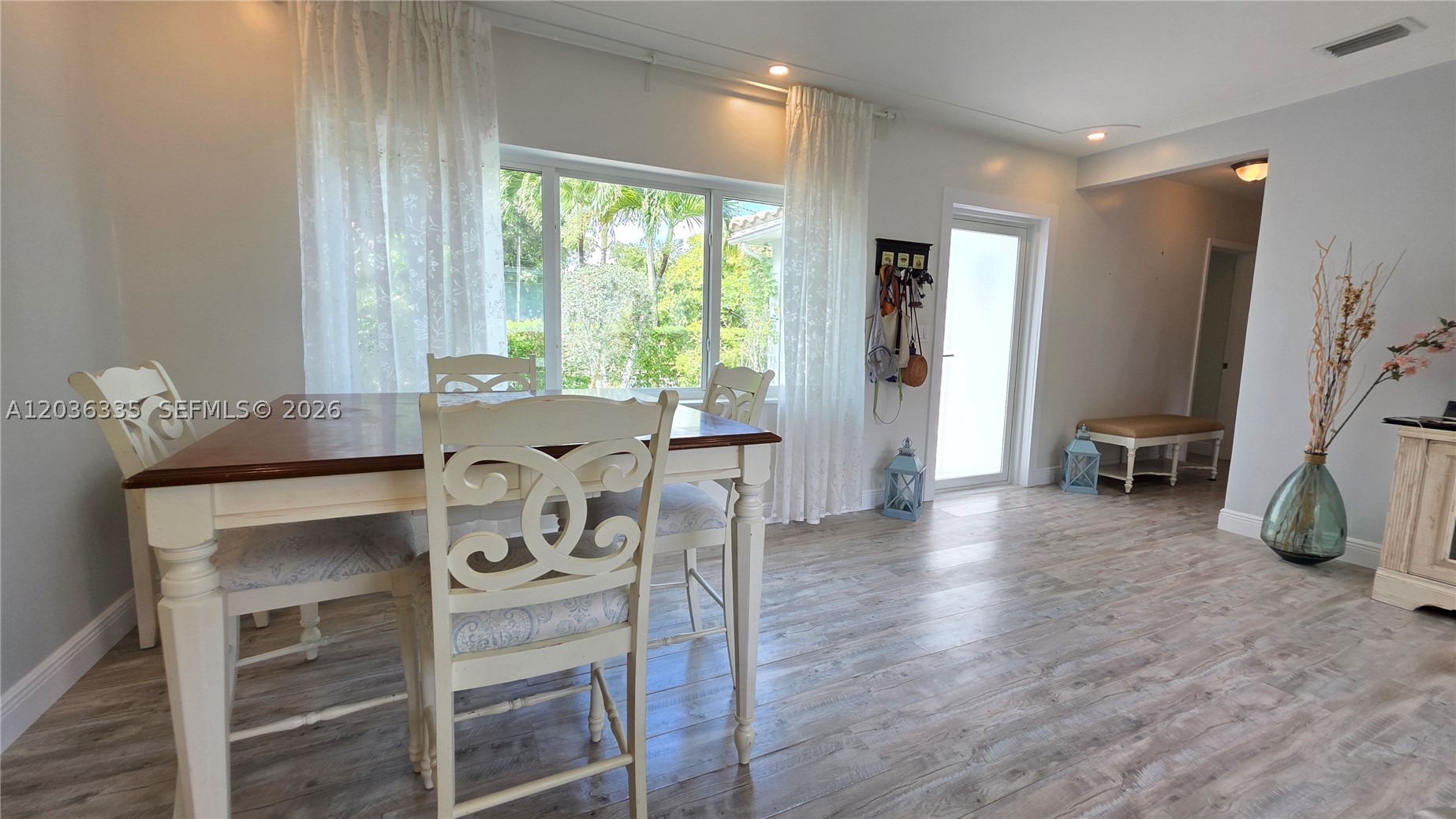 390 NE 127th St, North Miami FL 33161