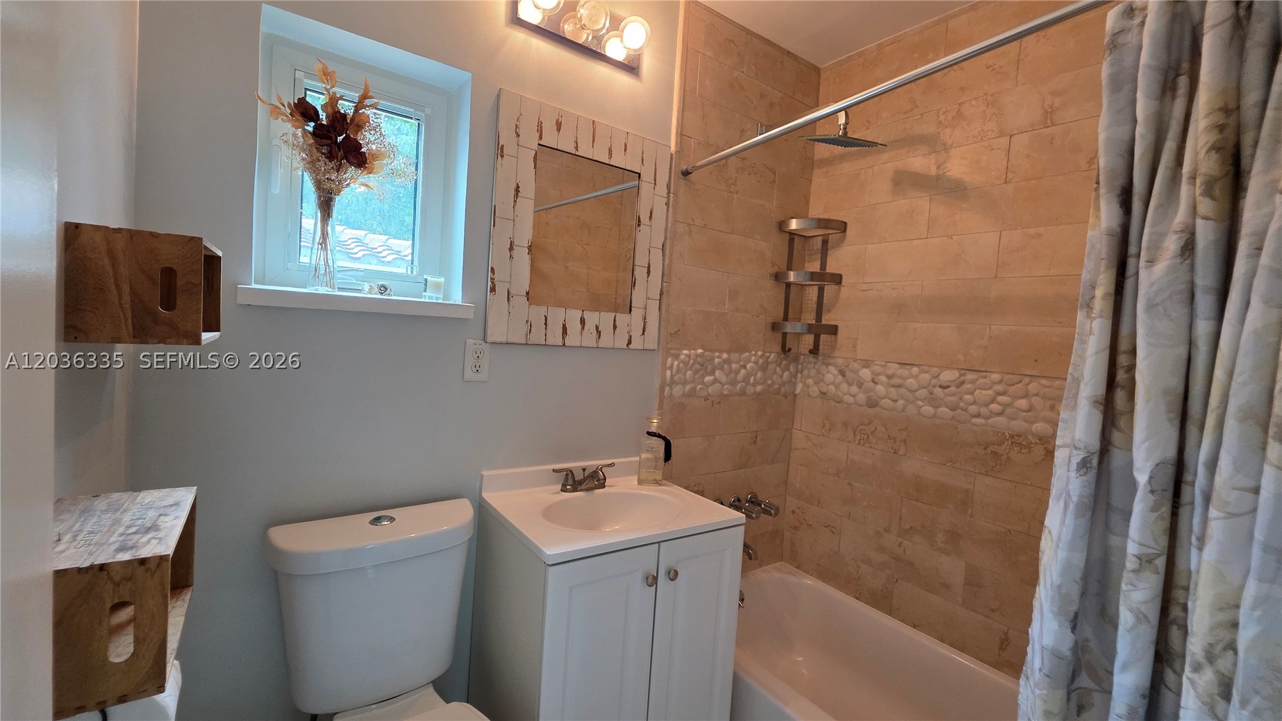 390 NE 127th St, North Miami FL 33161