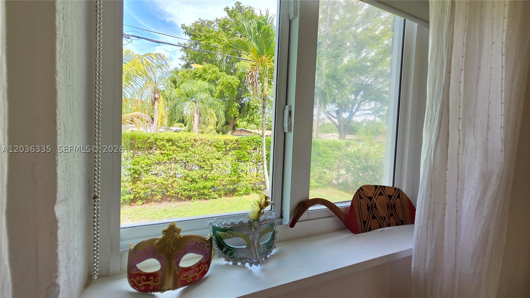 390 NE 127th St, North Miami FL 33161