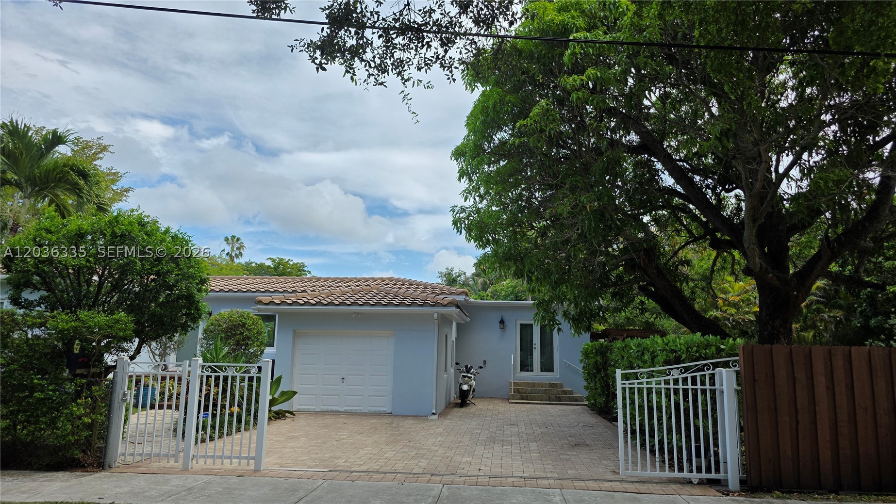 390 NE 127th St, North Miami FL 33161