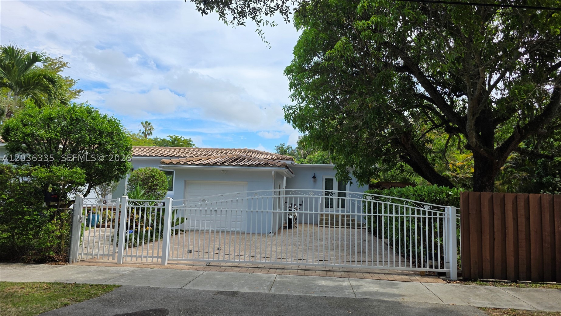 390 NE 127th St, North Miami FL 33161