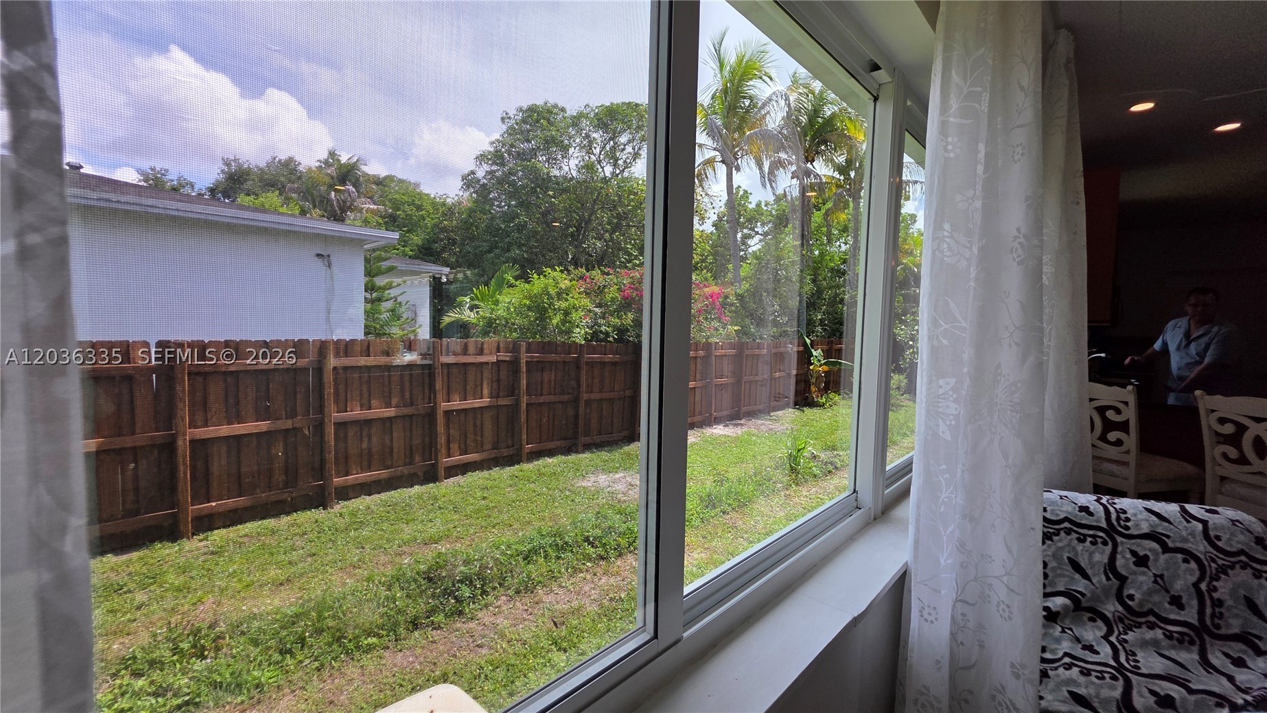 390 NE 127th St, North Miami FL 33161