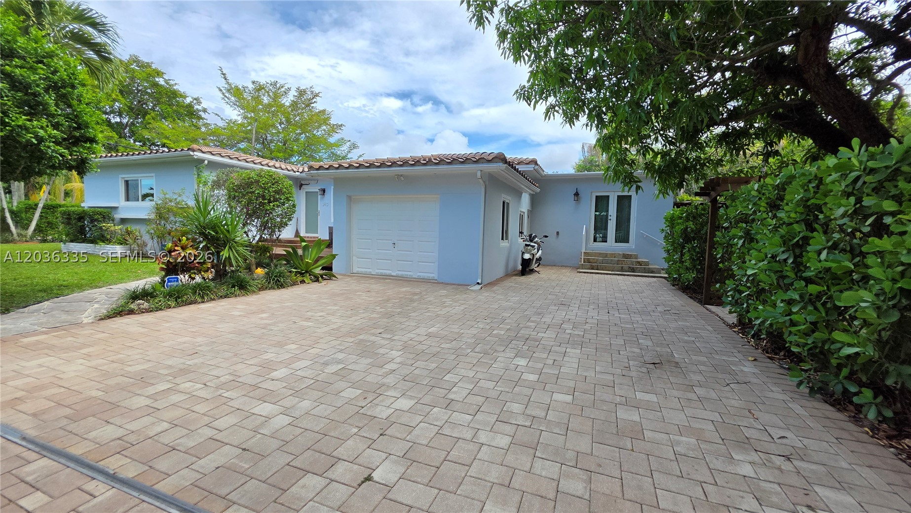 390 NE 127th St, North Miami FL 33161