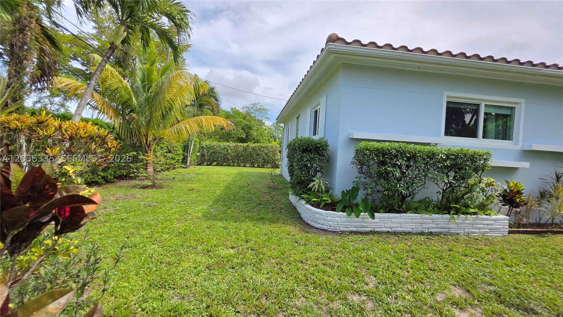 390 NE 127th St, North Miami FL 33161