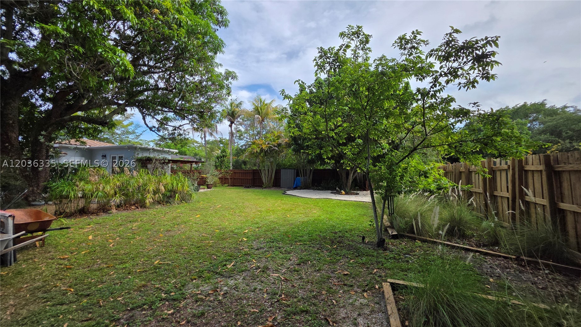 390 NE 127th St, North Miami FL 33161