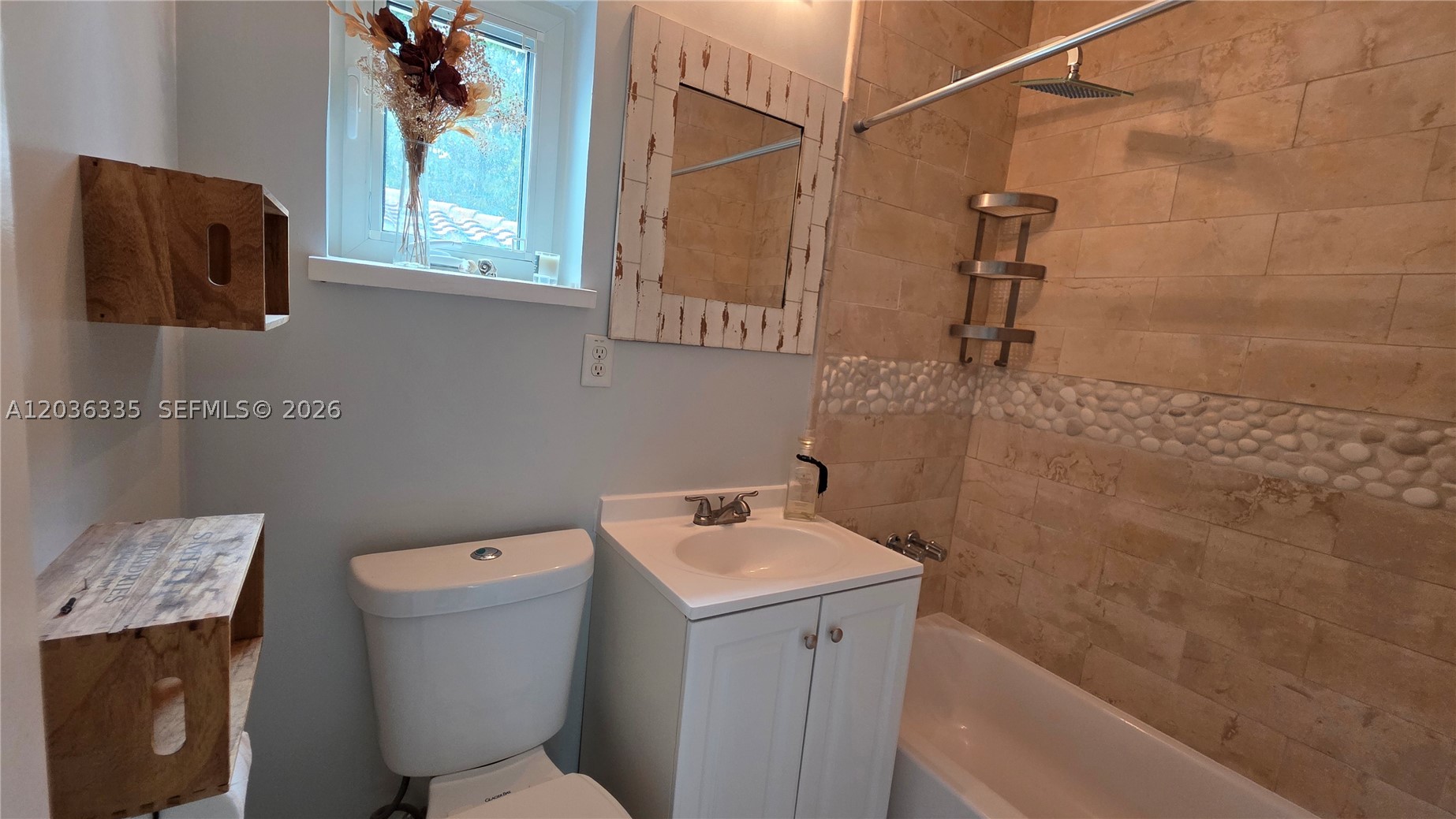 390 NE 127th St, North Miami FL 33161