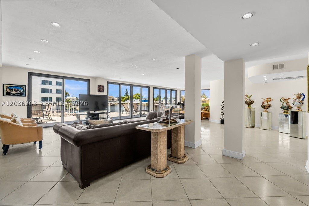 3100 NE 48th St #212, Fort Lauderdale FL 33308