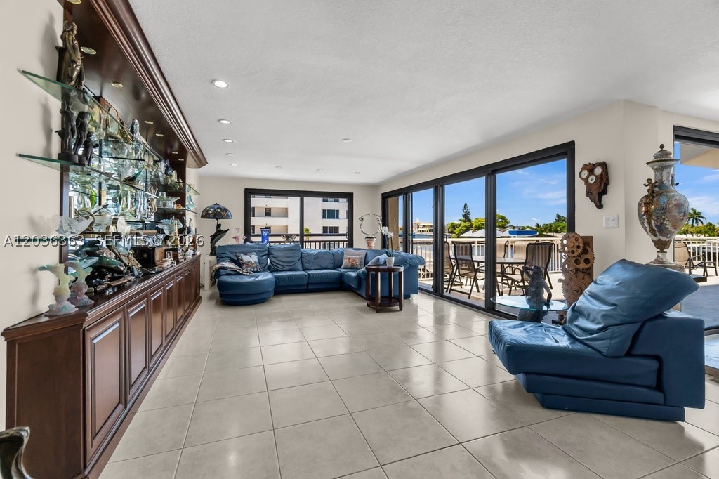 3100 NE 48th St #212, Fort Lauderdale FL 33308