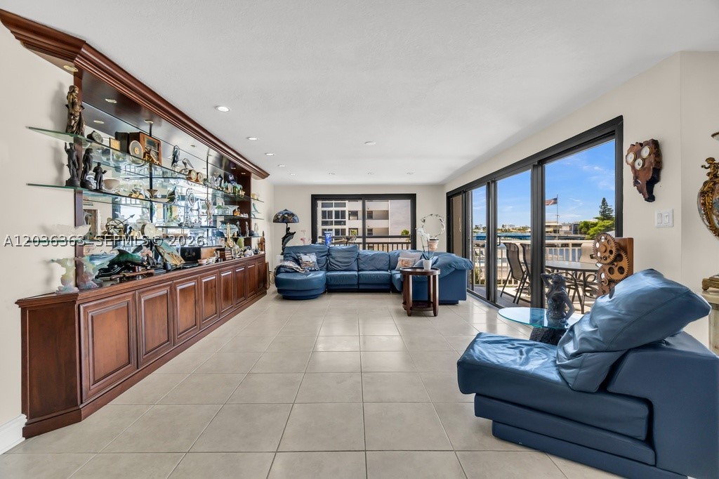 3100 NE 48th St #212, Fort Lauderdale FL 33308
