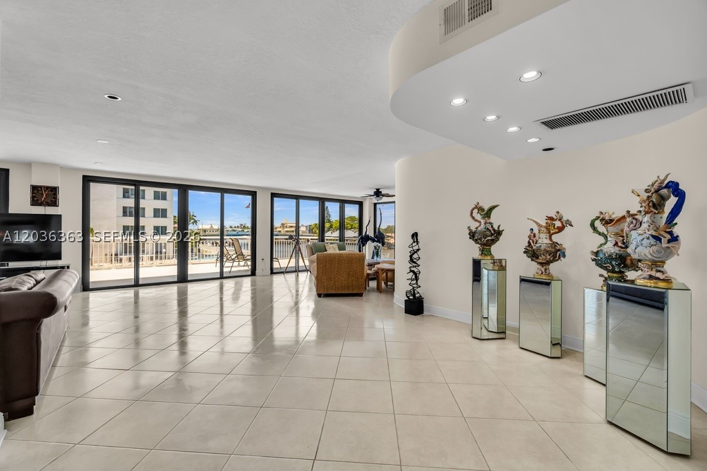 3100 NE 48th St #212, Fort Lauderdale FL 33308