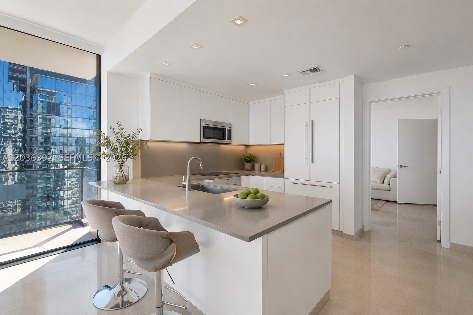 68 SE 6th St #3301, Miami FL 33131
