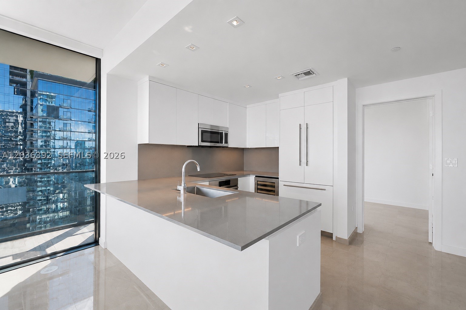 68 SE 6th St #3301, Miami FL 33131