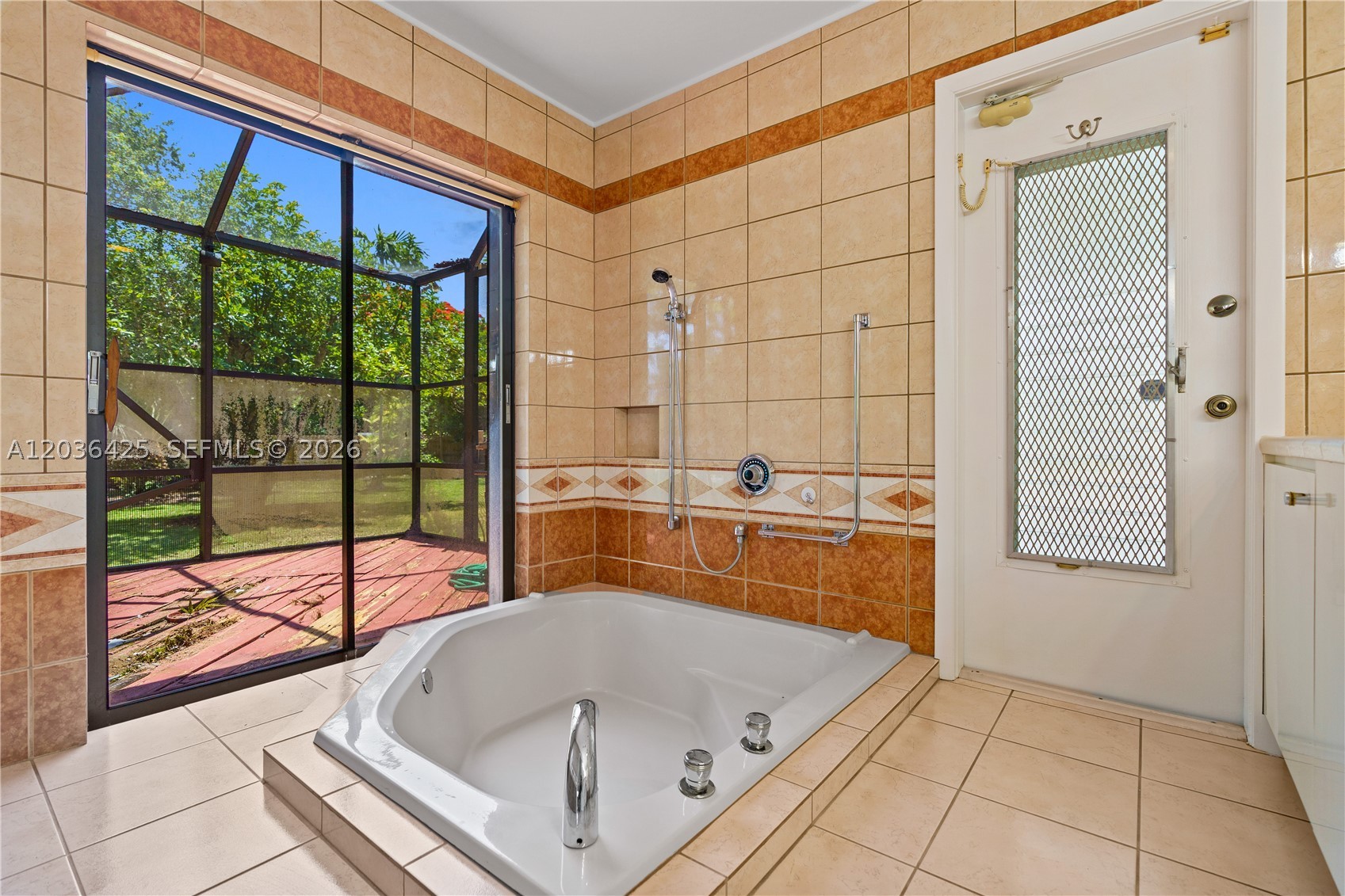 15200 SW 88th Ave, Palmetto Bay FL 33157