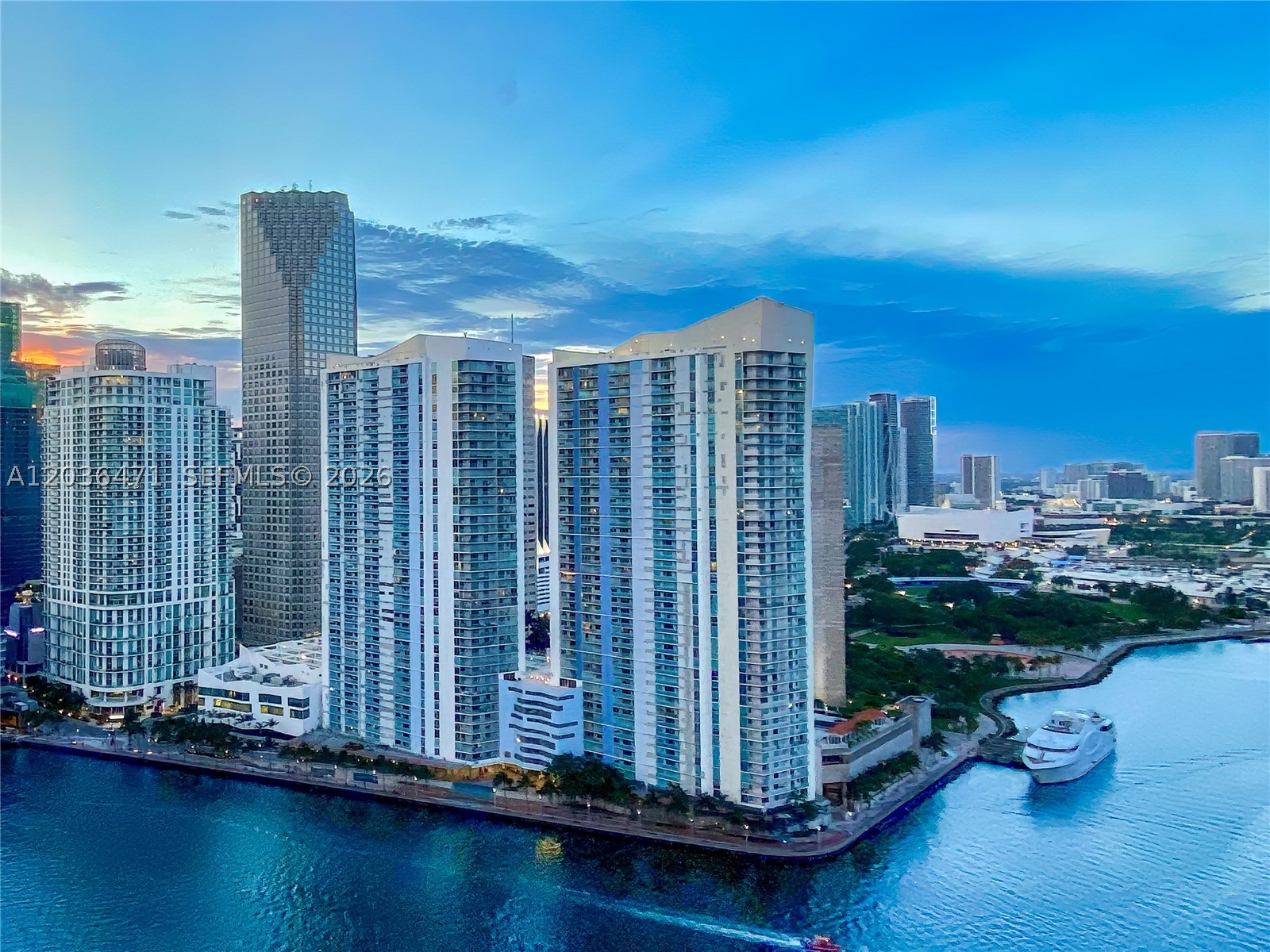 335 S Biscayne Blvd #LPH-04, Miami FL 33131