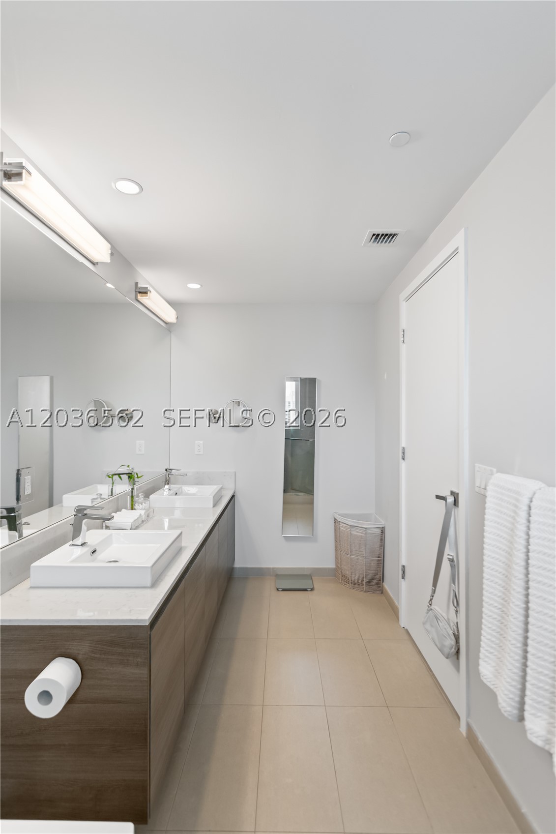 1080 Brickell Ave #3300, Miami FL 33131