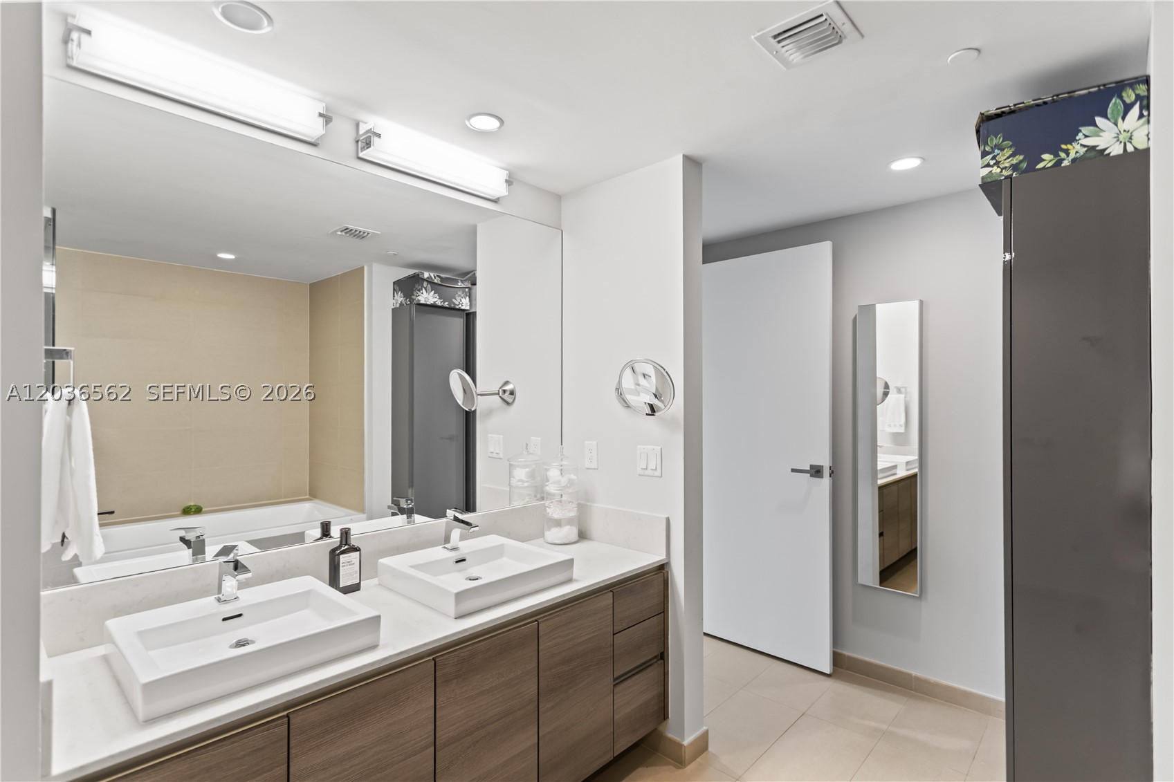 1080 Brickell Ave #3300, Miami FL 33131