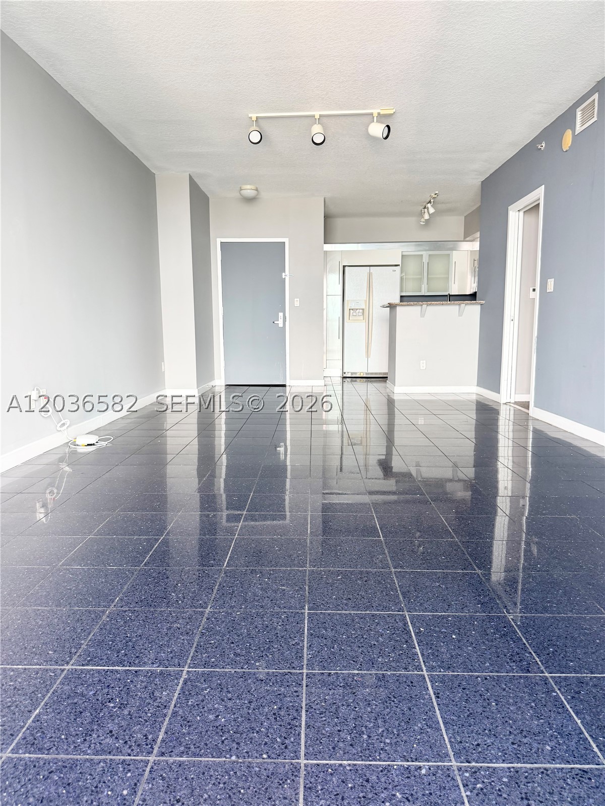 335 BISCAYNE BL #4200, Miami FL 33131