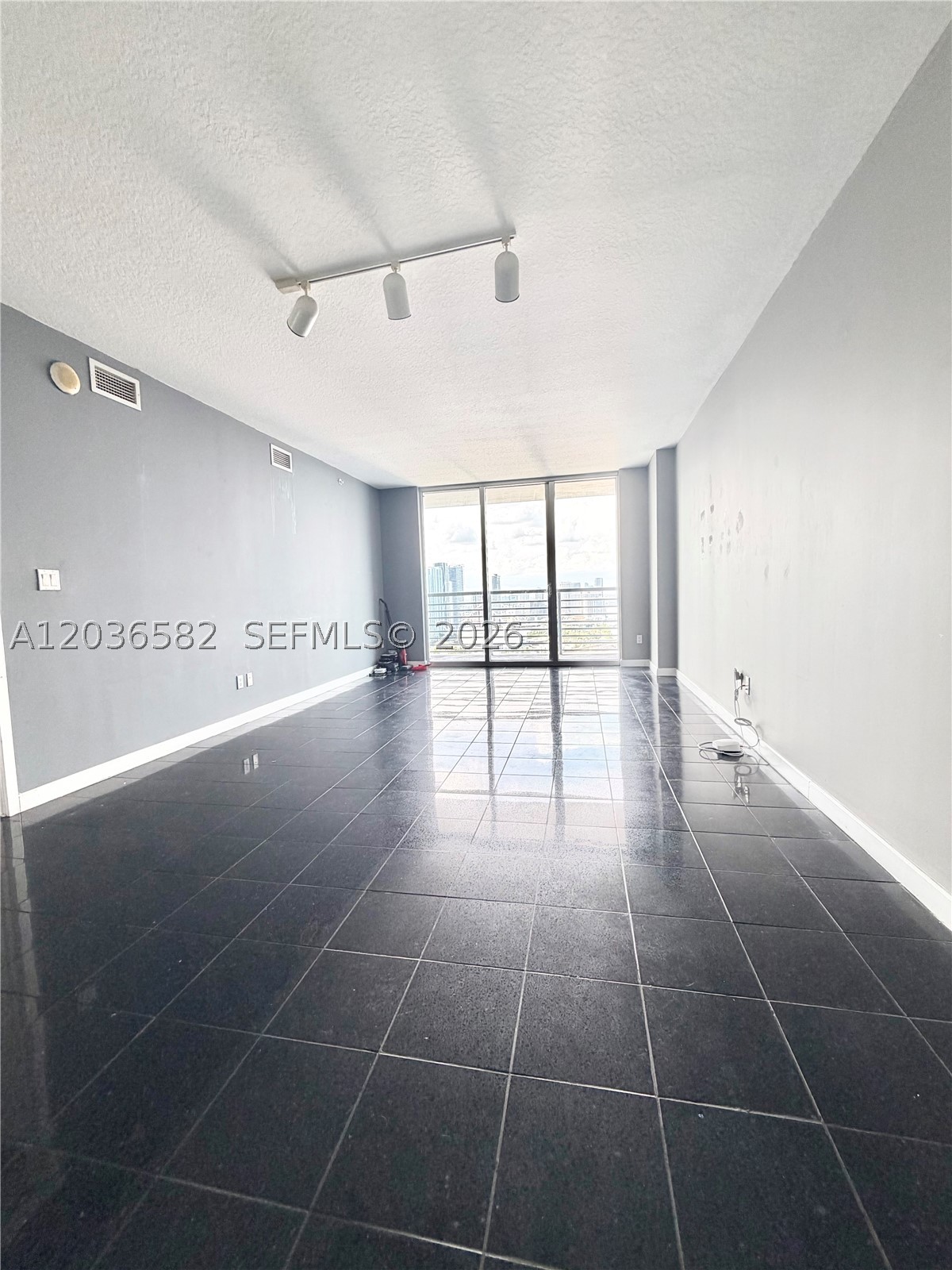 335 BISCAYNE BL #4200, Miami FL 33131