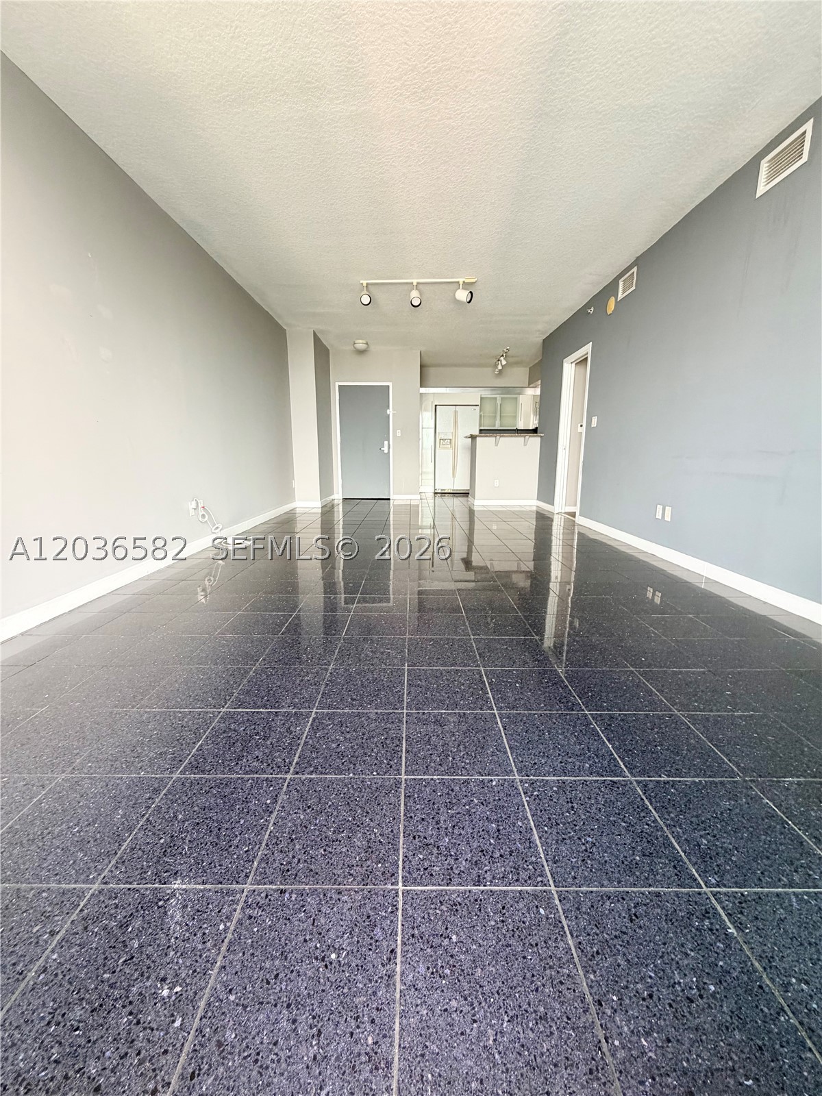 335 BISCAYNE BL #4200, Miami FL 33131