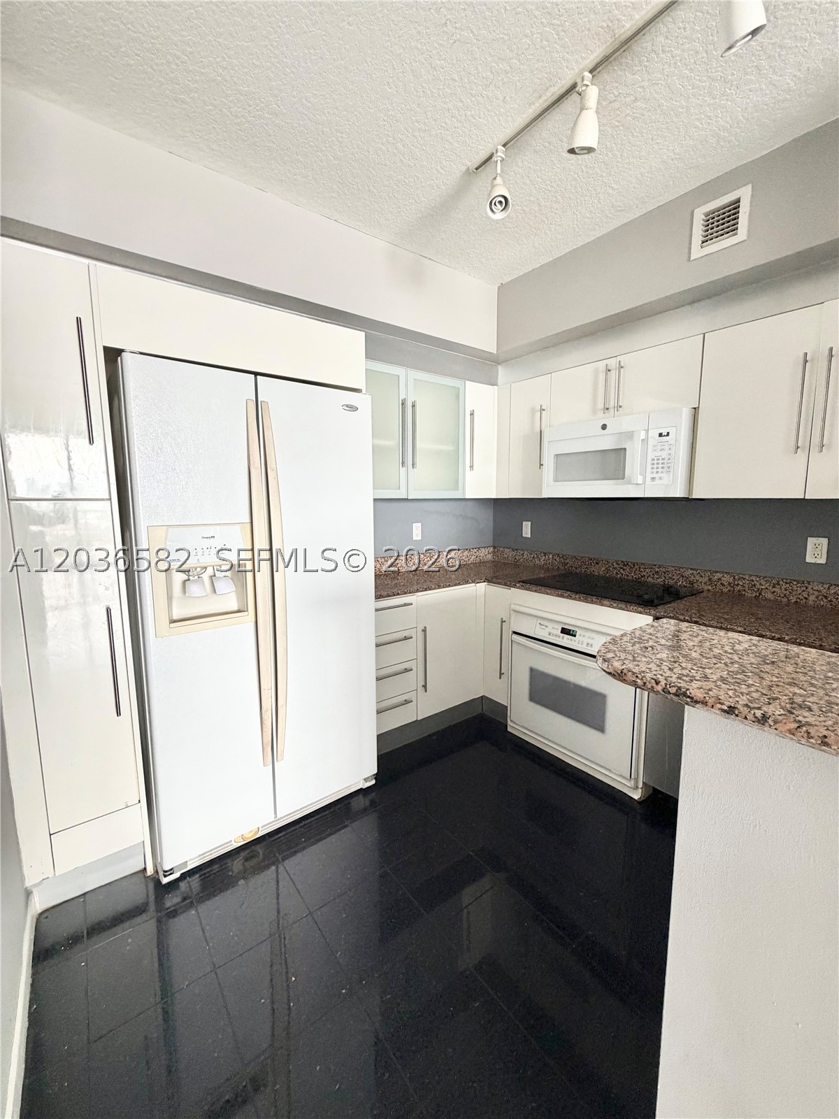 335 BISCAYNE BL #4200, Miami FL 33131