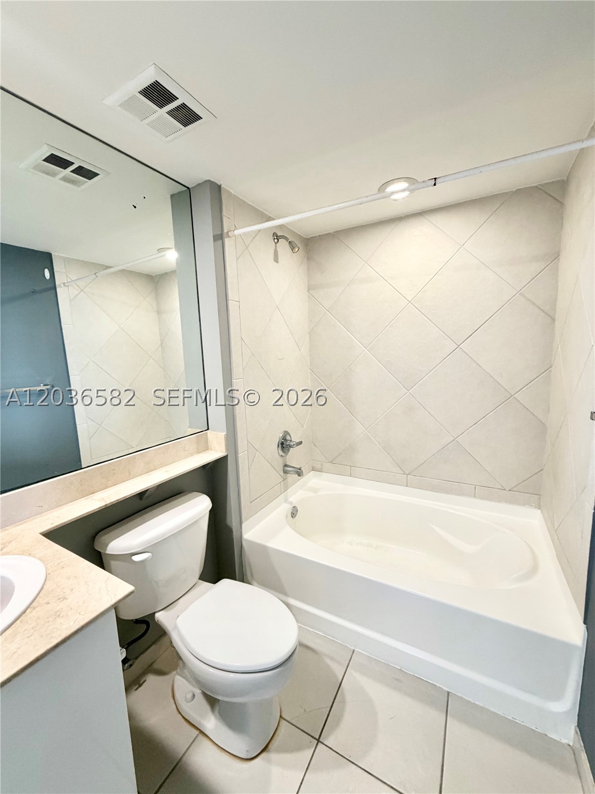 335 BISCAYNE BL #4200, Miami FL 33131