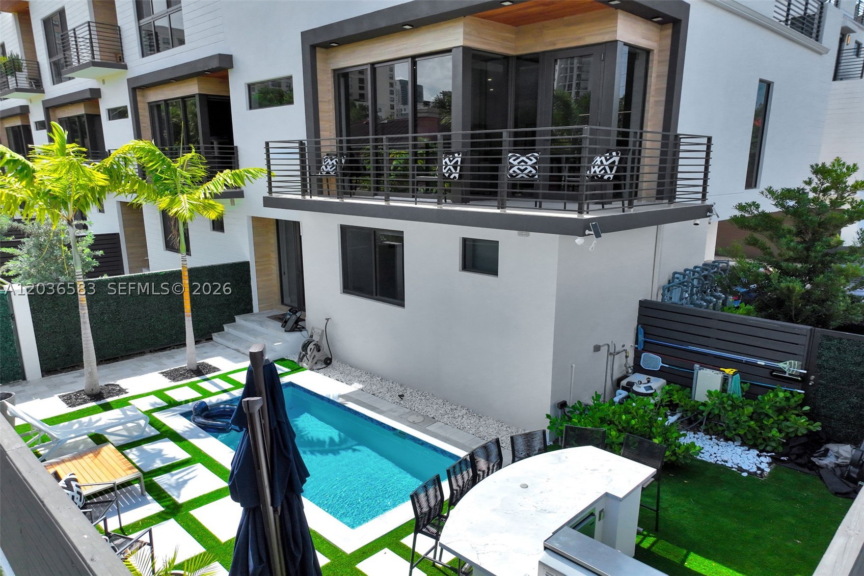820 NE 2nd St #1, Fort Lauderdale FL 33301