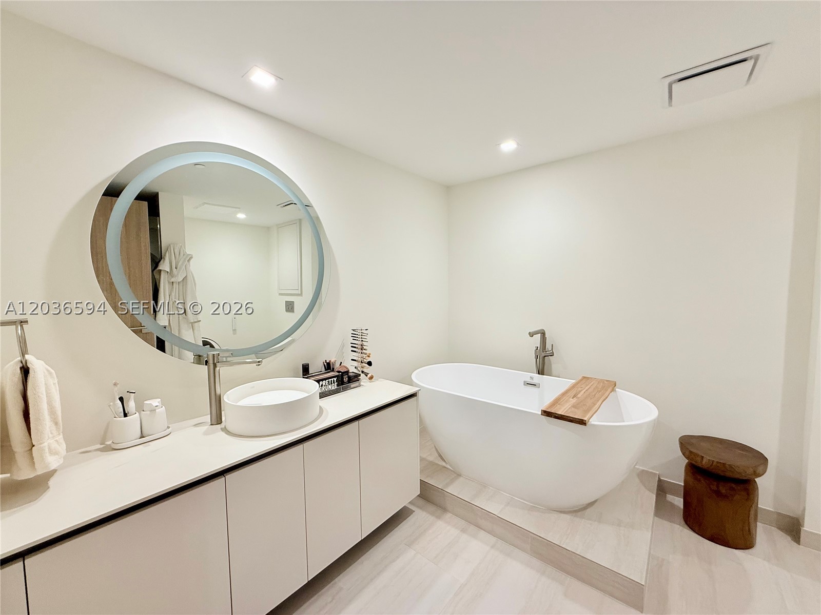 495 Brickell Ave #5106, Miami FL 33131