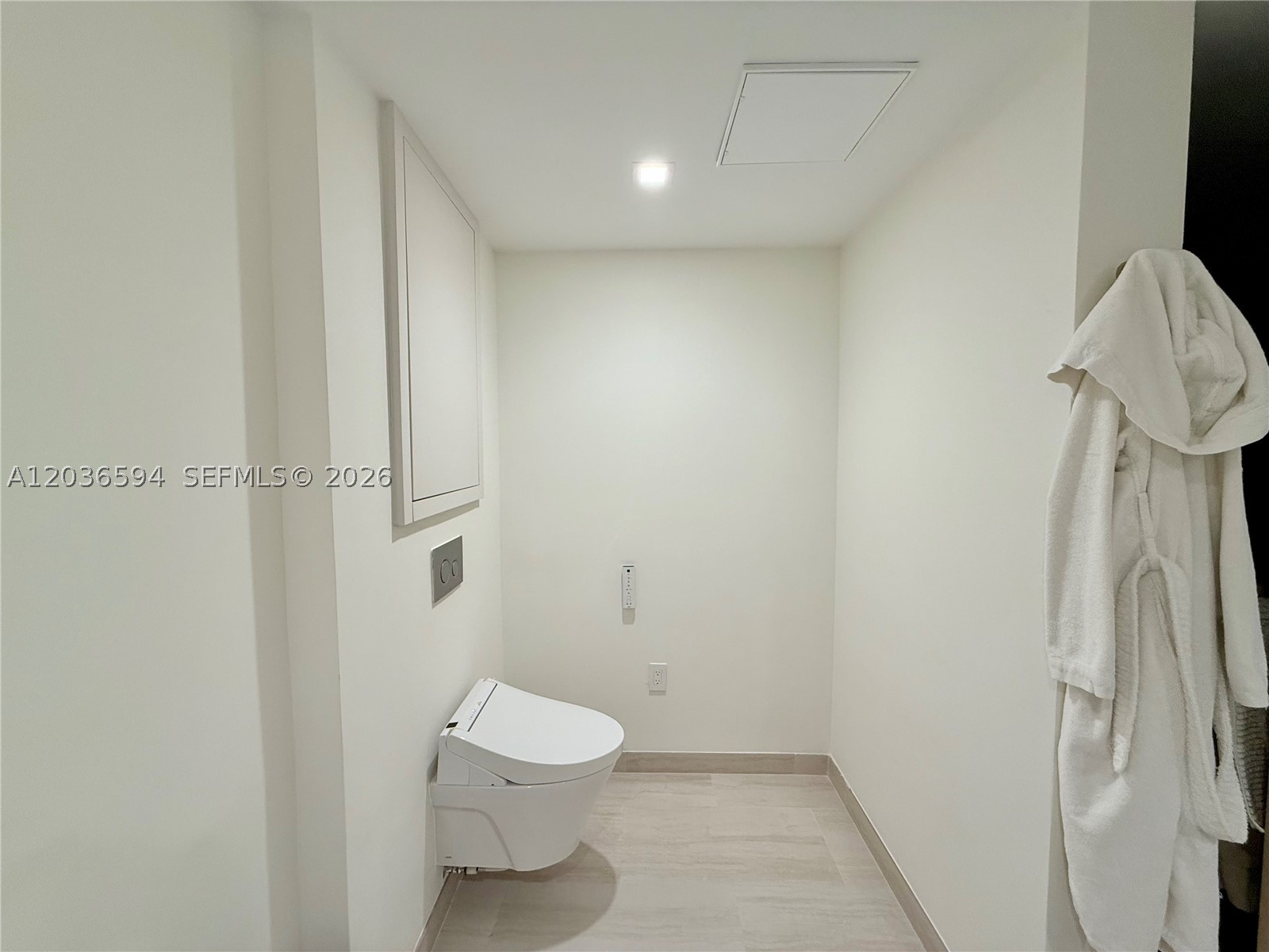 495 Brickell Ave #5106, Miami FL 33131
