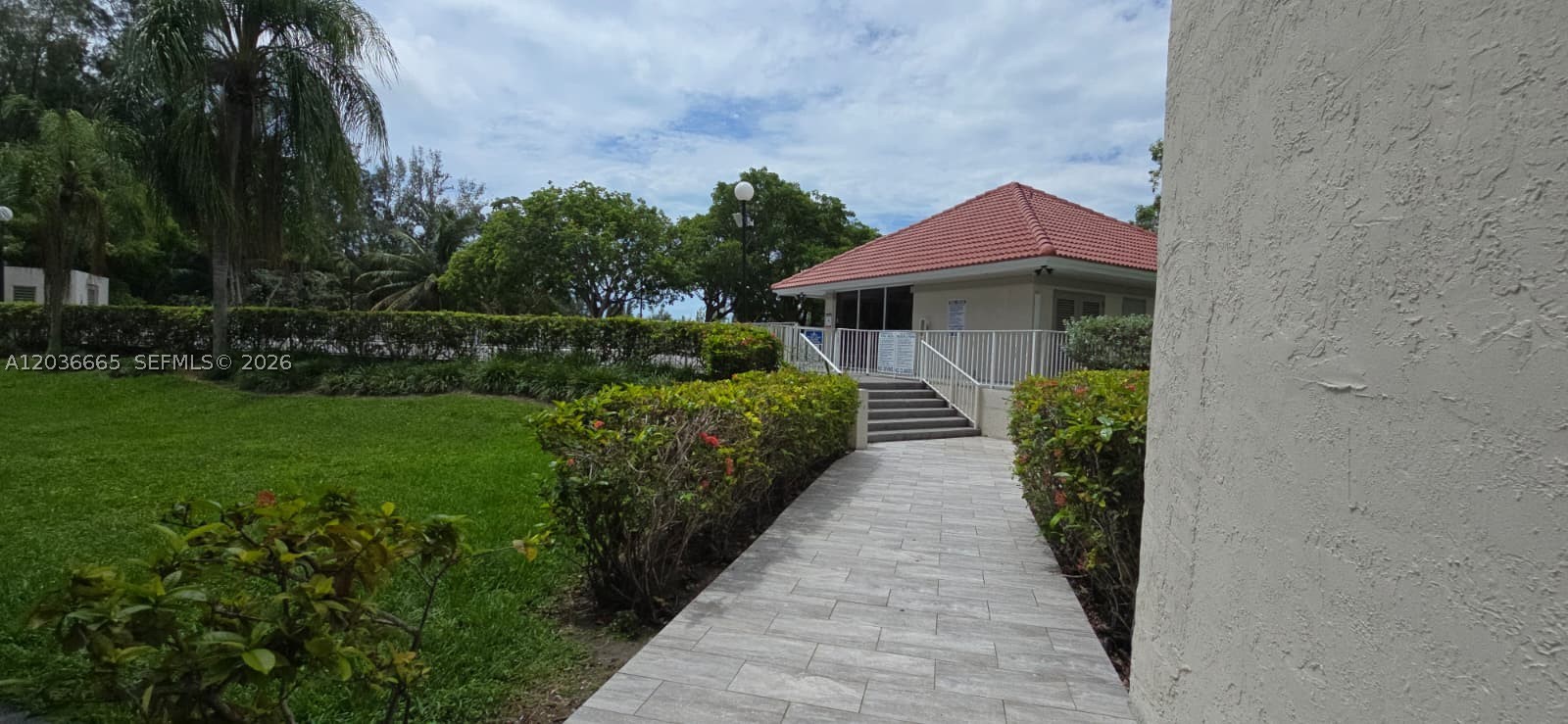 8200 SW 210th St #212, Cutler Bay FL 33189