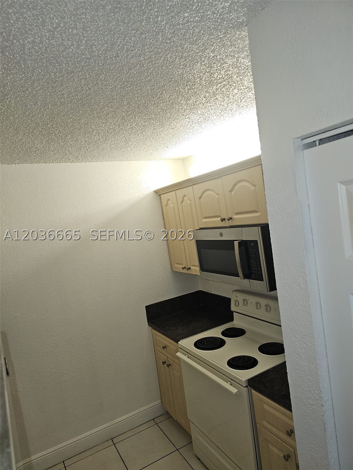 8200 SW 210th St #212, Cutler Bay FL 33189