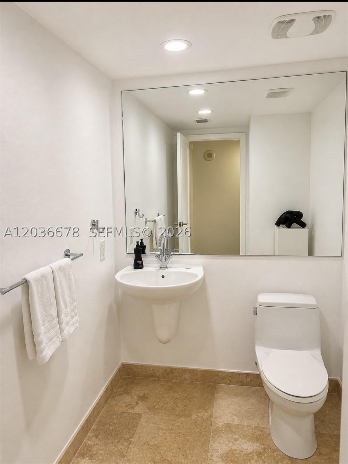 Miami FL 33131 - A12036678
