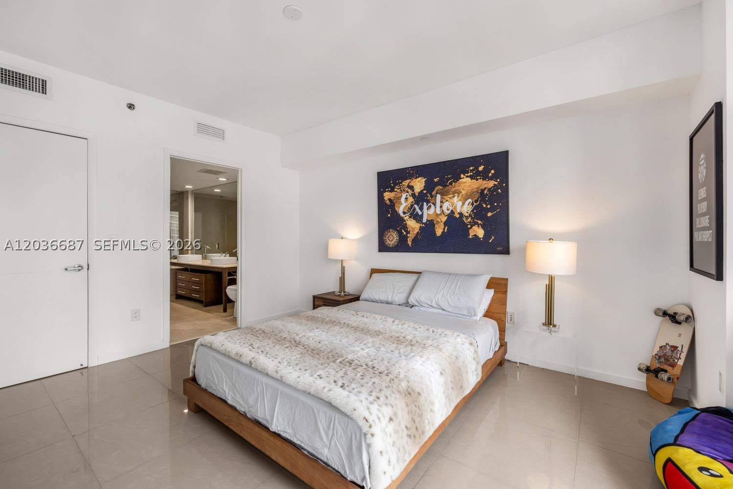 475 Brickell Ave #3214, Miami FL 33131