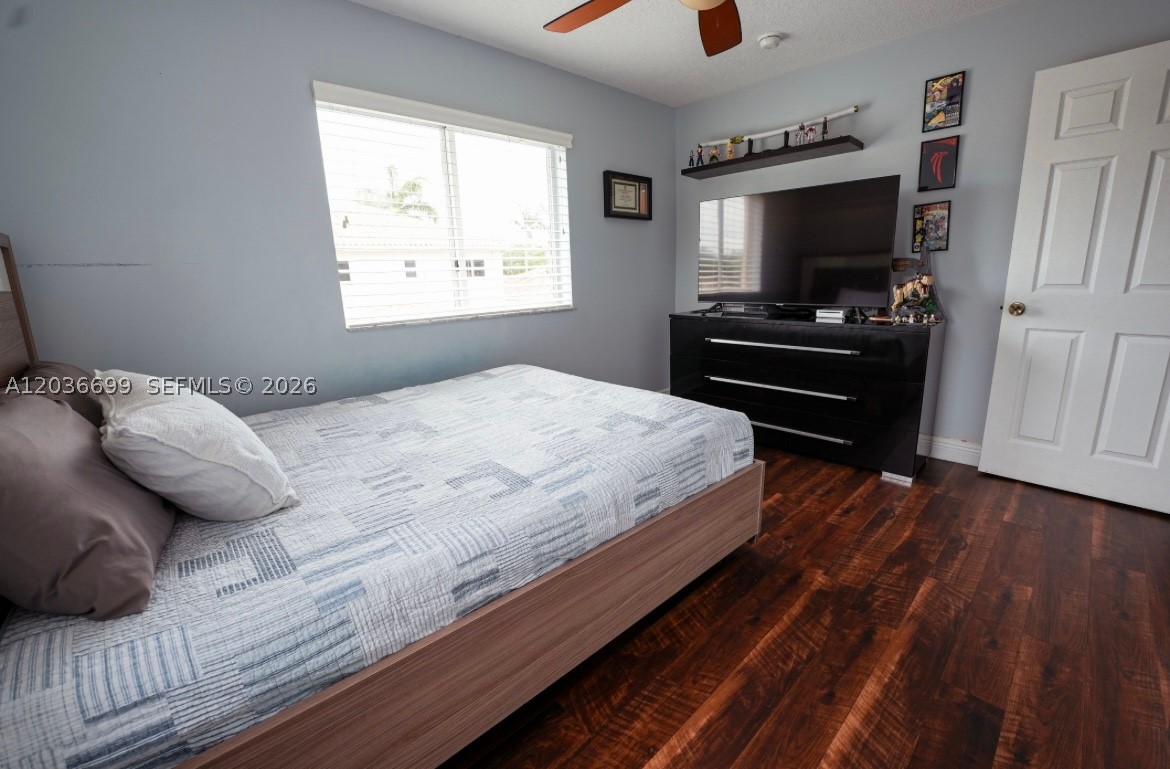 1935 NE 35th Ave, Homestead FL 33033