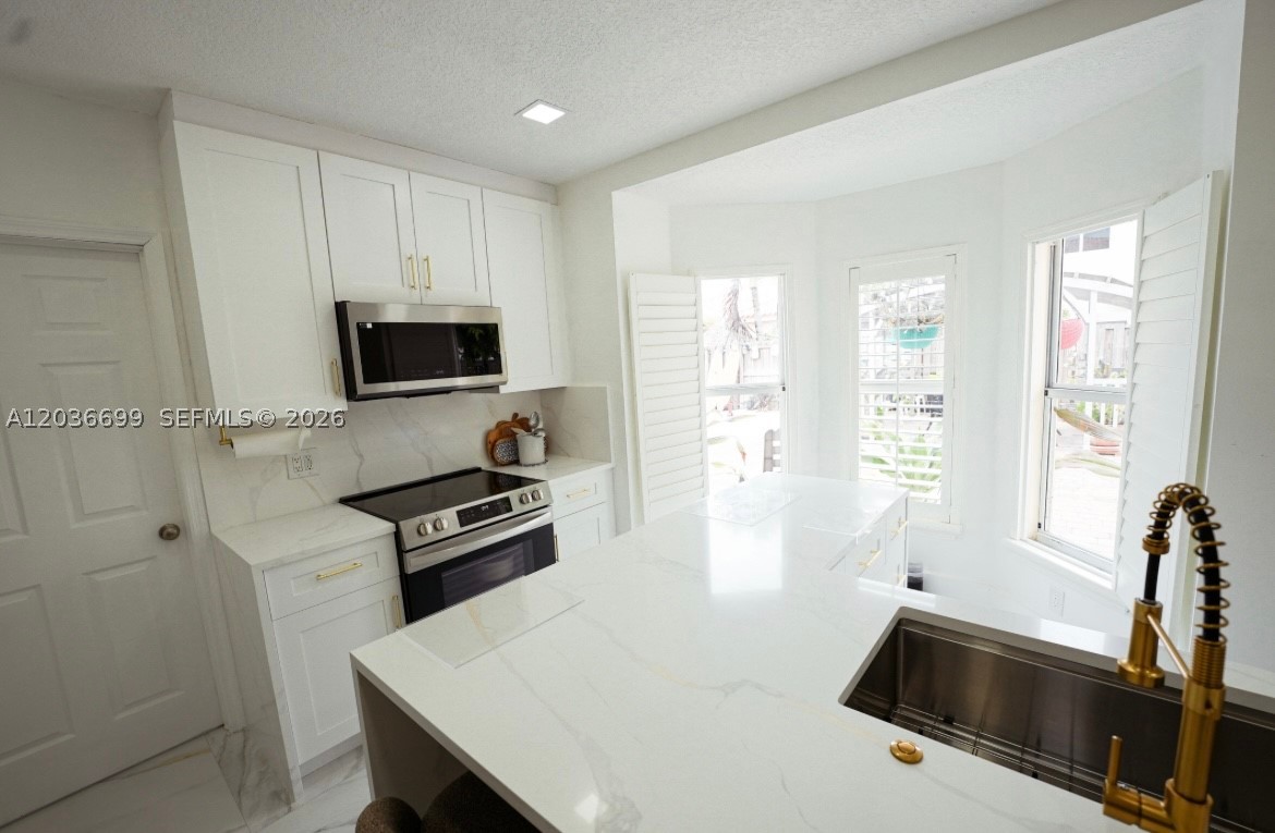 1935 NE 35th Ave, Homestead FL 33033