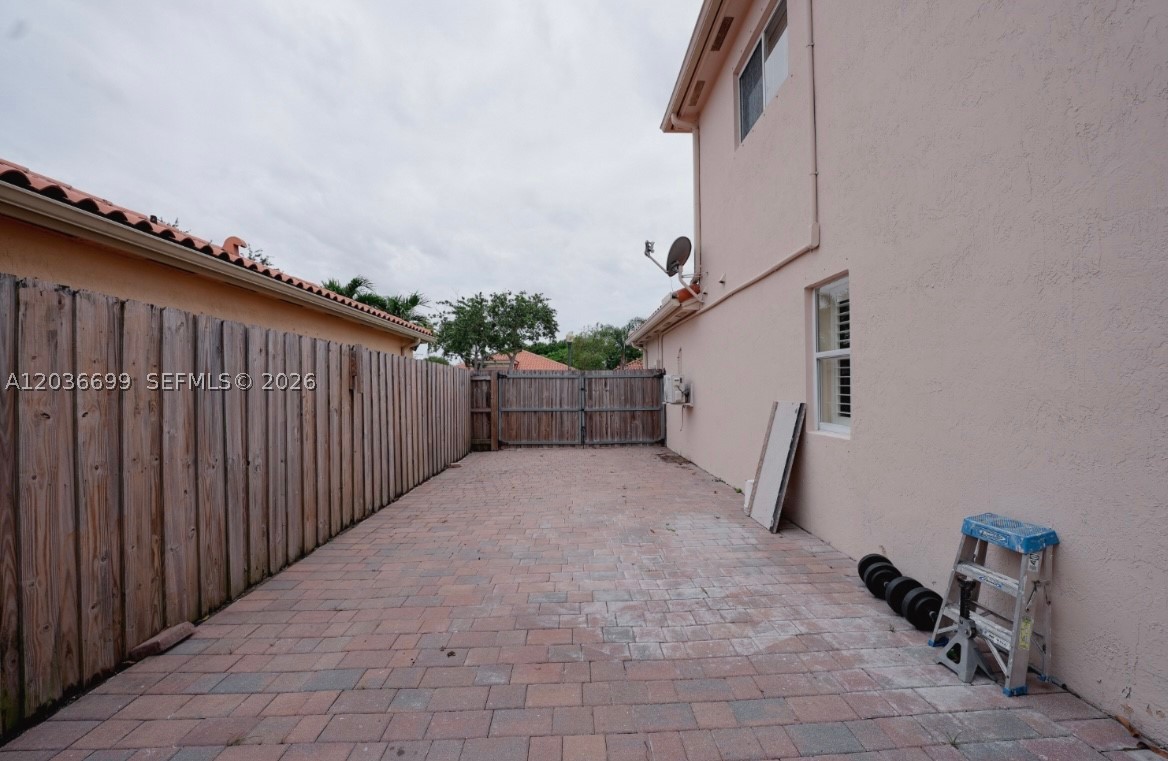 1935 NE 35th Ave, Homestead FL 33033